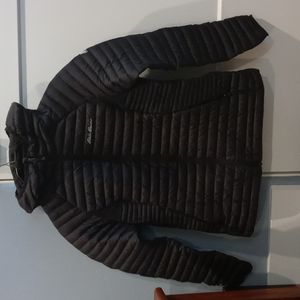 Size small women's Eddie Bauer 2.0 goose down lightweight jacket. Storm down 800